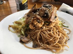 Un espagueti integral vegano con champiñones hummus y calabaza 🤤  at co.co.a  in San Juan Del Rio