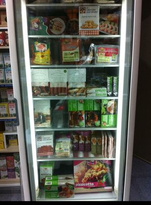 Productos veganos de no-carne y no-queso at Pura Vida in Santomera