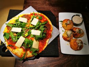 Sg Peperoni pizza and garlic knots at Virtuous Pie in Victoria