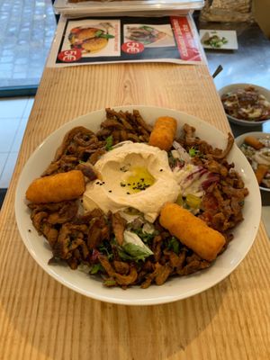 Salade HOUMOUS avec viande at Jaffa in Brussels