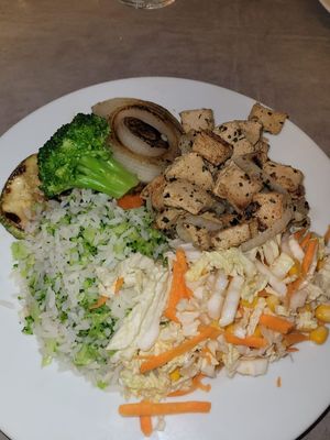 make your own dish - vegetables, salad, broccoli rice and beyond chicken at Vinopizza in Praia Do Forte