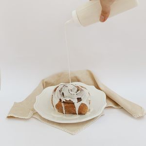 Roles de canela con glaseado de coco vegan at Panneria in Playa Del Carmen