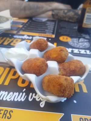 Croquetas con nueces y puerro at Pipol Bar in Alhaurin De La Torre