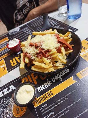 Patatas bacon y mozzarella at Pipol Bar in Alhaurin De La Torre