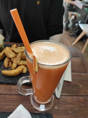 carrot and orange smoothie at Brasil Vegano Cafe in Guildford