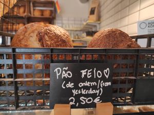 Pão at Odete Bakery in Porto
