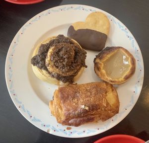 Cinnamon roll, húngaros, pastel de nata, pain au chocolat at Odete Bakery in Porto