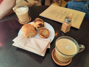 Pastel de Nata, cinnamon bun, pain au chocolat, latté at Odete Bakery in Porto