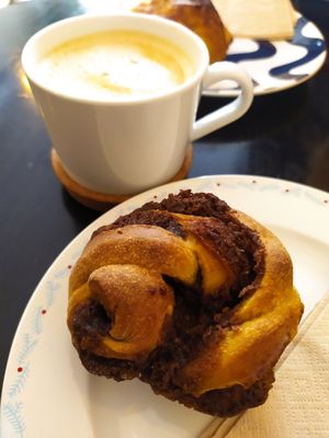 Cinnamon roll at Odete Bakery in Porto