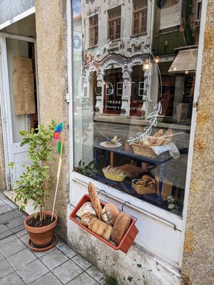Storefront at Odete Bakery in Porto