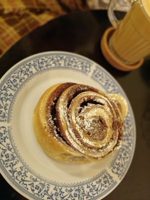 Cinnamon roll at Odete Bakery in Porto
