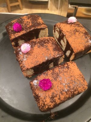 Nossos bolos são sempre vegan e de fermentação natural  at Odete Bakery in Porto