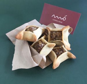 Mini esfihas at Mó Cozinha Arabe in Salvador