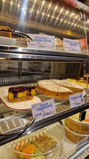 The vegan cheesecake is good at The Fragrance of the Heart in Oslo
