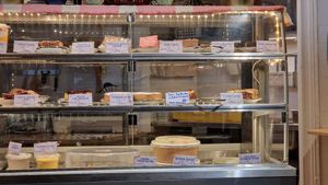 Raw cakes that are vegan on top shelf at The Fragrance of the Heart in Oslo