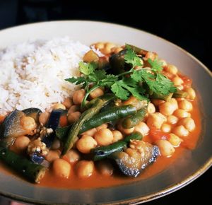 Grão de bico, vagem e berinjela ao curry at Talo in Salvador