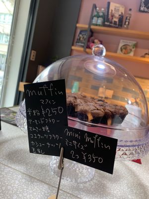 Daily muffin choice at An39 in Osaka