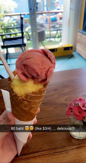 Mango and strawberry Vegan at Satimi in Koh Phangan
