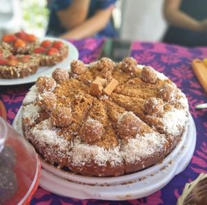 Torta de coco fresco com doce de leite e paçoca at Na Lua Veg in Salvador