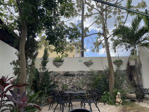 Garden seating area  at Le' Kaat in Valladolid