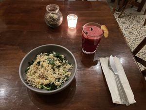 Quinoa and Brown Rice Risotto and a “Pura Vida” juice  at Le' Kaat in Valladolid