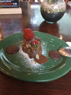 Snickers Dessert at Le' Kaat in Valladolid