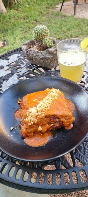 Lasagna parmesana e uma limonada com menta e gengibre at Le' Kaat in Valladolid