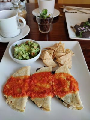 Enchiladas at Le' Kaat in Valladolid