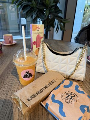 Vegan sandwich & juice  at Joe & The Juice - Limmatquai in Zurich