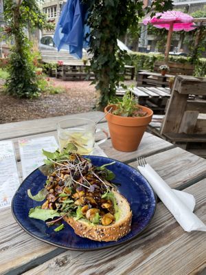 Avocado and mushroom sandwich  at De Gillende Keukenmeiden in Zwolle