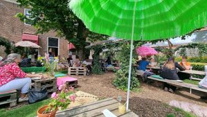 Outdoor seating at De Gillende Keukenmeiden in Zwolle