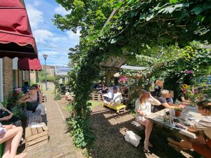 Outdoor seating at De Gillende Keukenmeiden in Zwolle