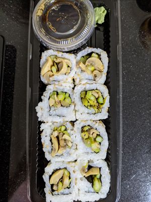 Avocado and mushroom maki roll at Moshi in Dubai