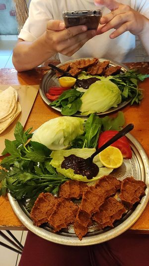 Increíblemente bueno!!! Nunca habíamos probado este plato y si te gusta lo auténtico este tú sitio. El dueño del lugar no habla inglés pero su hijo sí. Un trato increíble  at Orijinal Adiyaman Çiğköftecisi in Istanbul