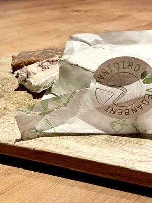 Veganbert, packaged in 100% recyclable paper at Be Nice in Hannover