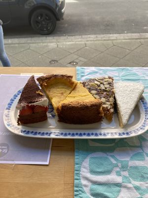 Kuchenauswahl at Be Nice in Hannover