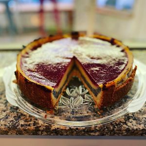 Käse-Mohnkuchen mit Himbeerspiegel at Be Nice in Hannover