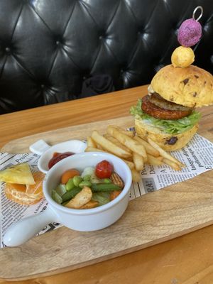 Tempeh style barbecue sauce burger at PP99 品品 in Wujie