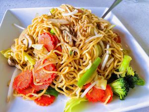  Chow mein  at Salaya in Los Angeles