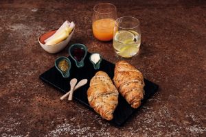 Flavoured water & Natural Juice of the day / Água aromatizada & Sumo natural do dia at Raw Culture in Lisbon