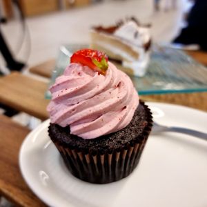 cupcake at Loving Hut in Louvain-la-neuve