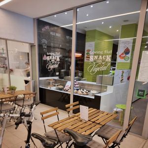 front + seating (in shopping mall) at Loving Hut in Louvain-la-neuve