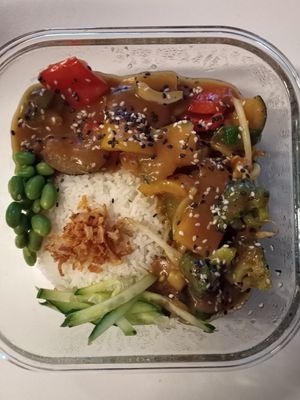 Curry légumes in my own Tupperware #zerodechet at Loving Hut in Louvain-la-neuve