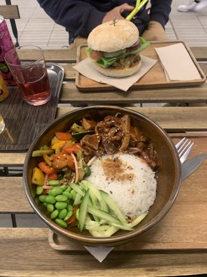 Sweet sour ‘chicken’ and burger deluxe   at Loving Hut in Louvain-la-neuve