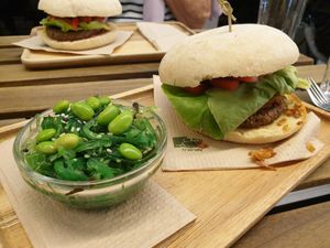 Burger with seaweed and edamame salad at Loving Hut in Louvain-la-neuve