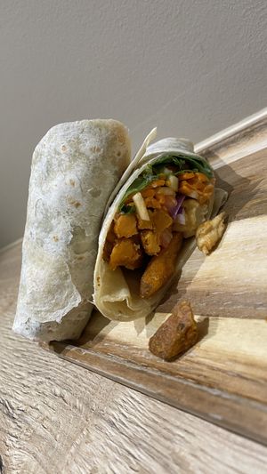 Wrap en édition limitée.  at Loving Hut in Louvain-la-neuve