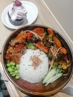 Poulet ( seitan) aigre douce at Loving Hut in Louvain-la-neuve