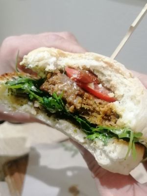 Burger italien at Loving Hut in Louvain-la-neuve