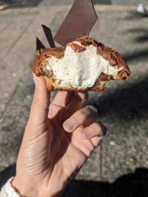 Vanilla chocolate eclair at W.H.I.P Patisserie in Inglewood