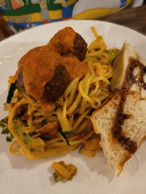 pasta vegana at Govinda's - La Playa in Medellin